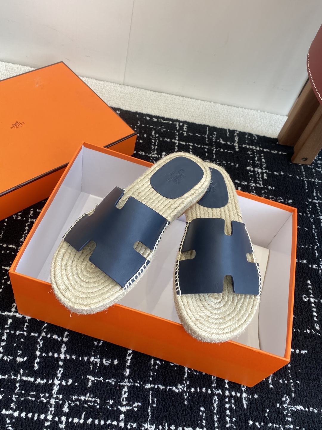代购级
Hermes  25ss爱马仕春夏经典款  男款H拖鞋

经典H拖，每个夏天必入的款式！愿望Li