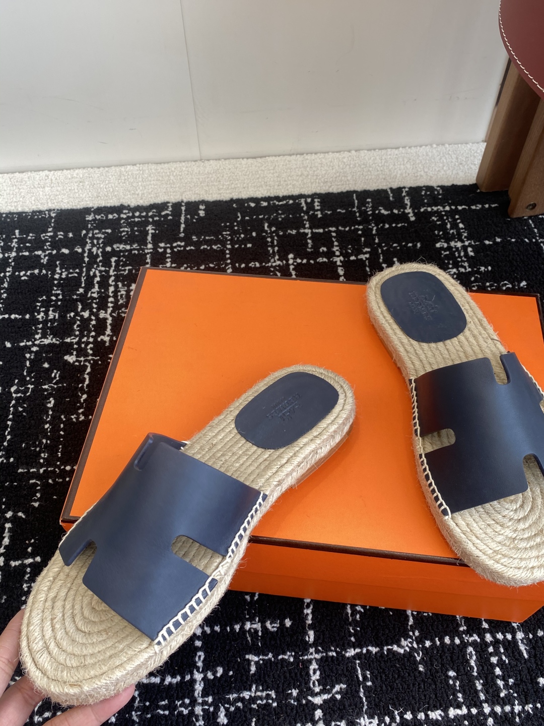 代购级
Hermes  25ss爱马仕春夏经典款  男款H拖鞋

经典H拖，每个夏天必入的款式！愿望Li
