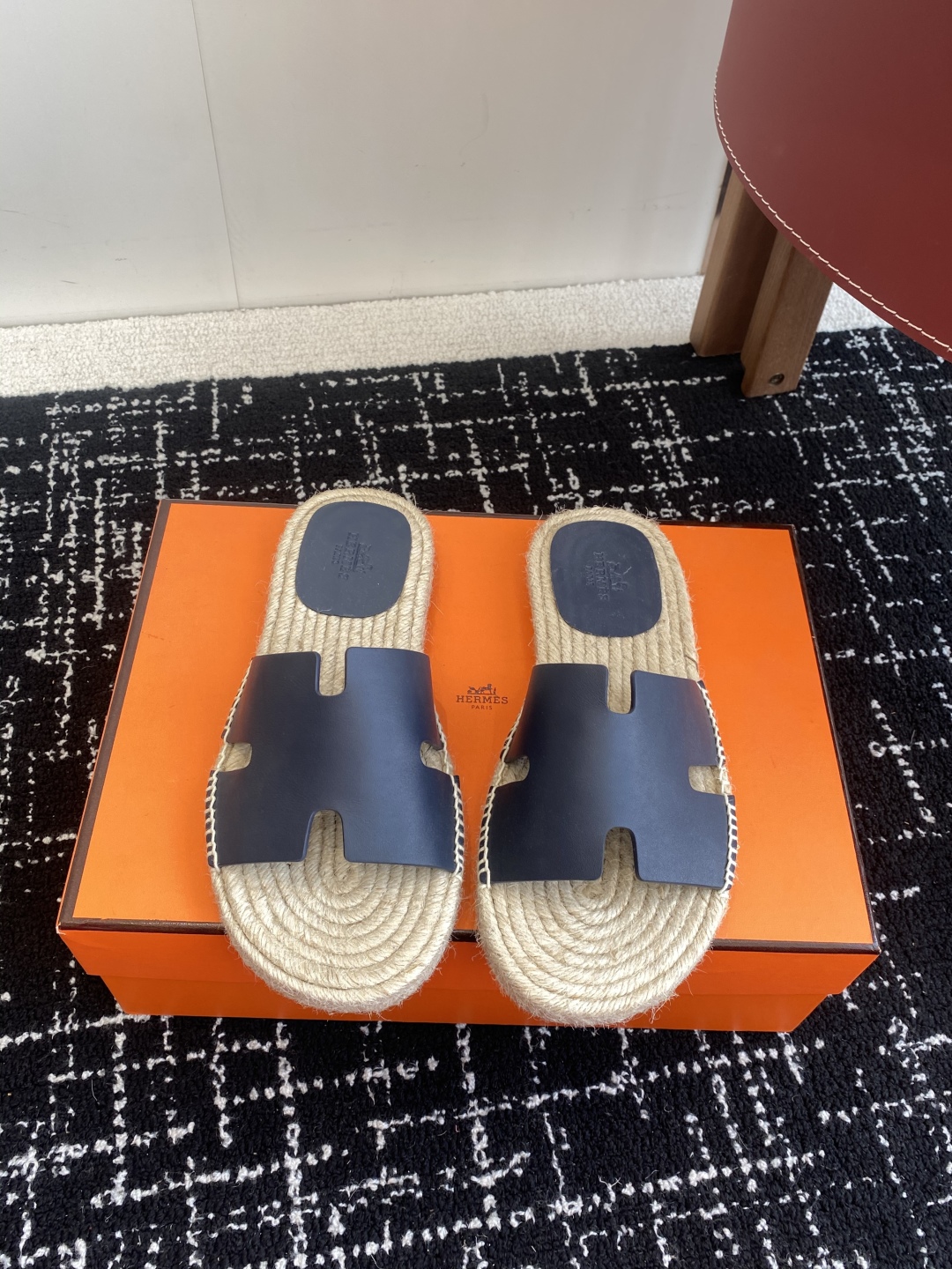 代购级
Hermes  25ss爱马仕春夏经典款  男款H拖鞋

经典H拖，每个夏天必入的款式！愿望Li