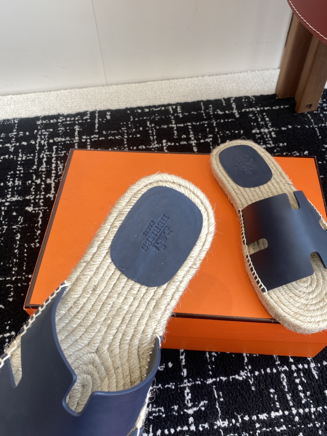代购级
Hermes  25ss爱马仕春夏经典款  男款H拖鞋

经典H拖，每个夏天必入的款式！愿望Li