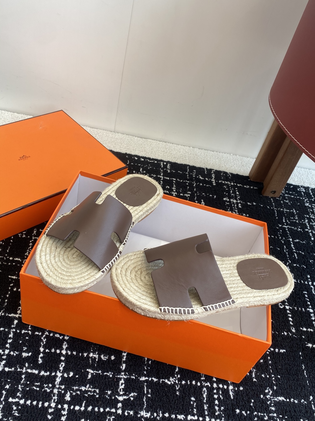 代购级
Hermes  25ss爱马仕春夏经典款  男款H拖鞋

经典H拖，每个夏天必入的款式！愿望Li
