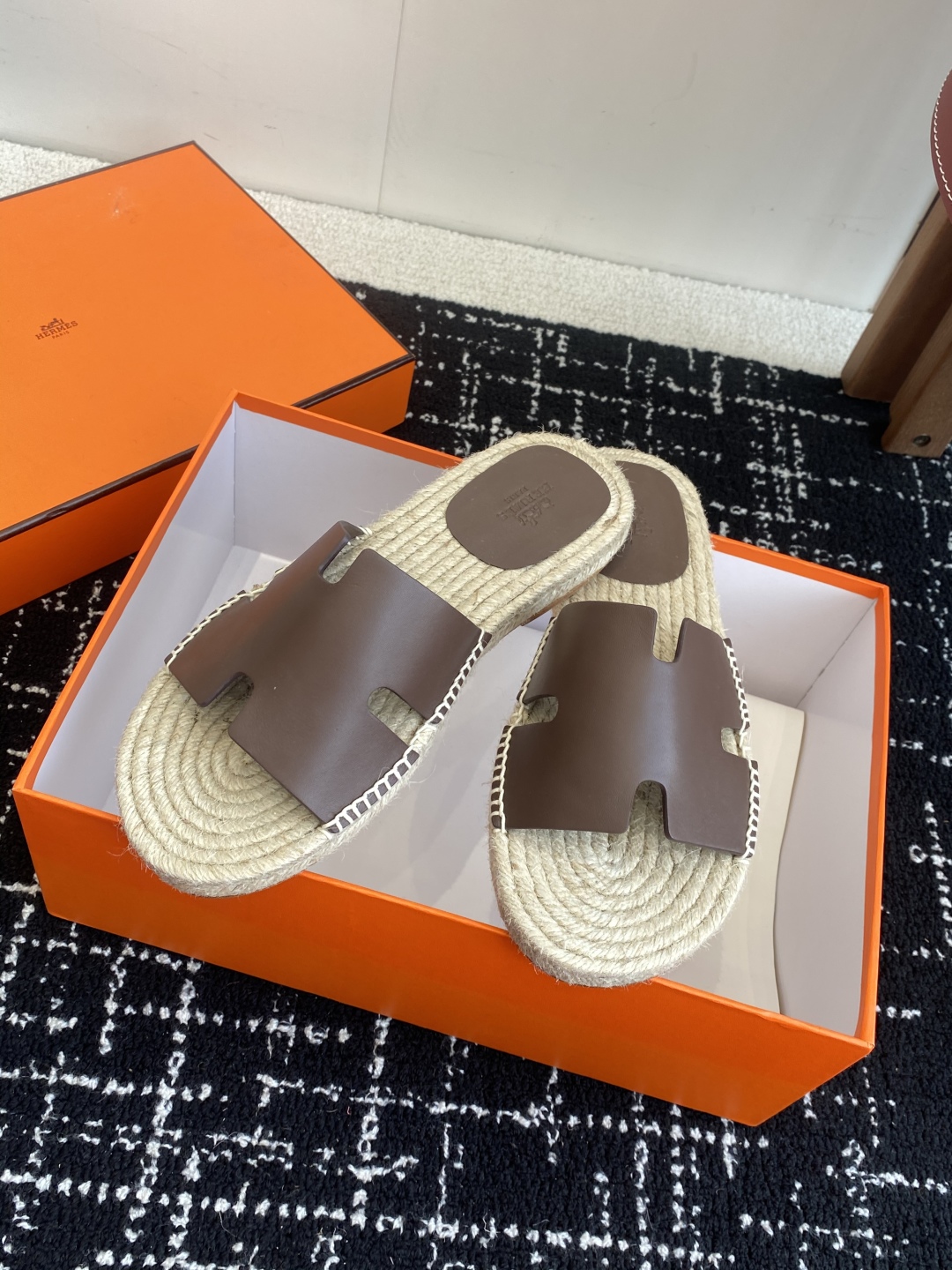 代购级
Hermes  25ss爱马仕春夏经典款  男款H拖鞋

经典H拖，每个夏天必入的款式！愿望Li