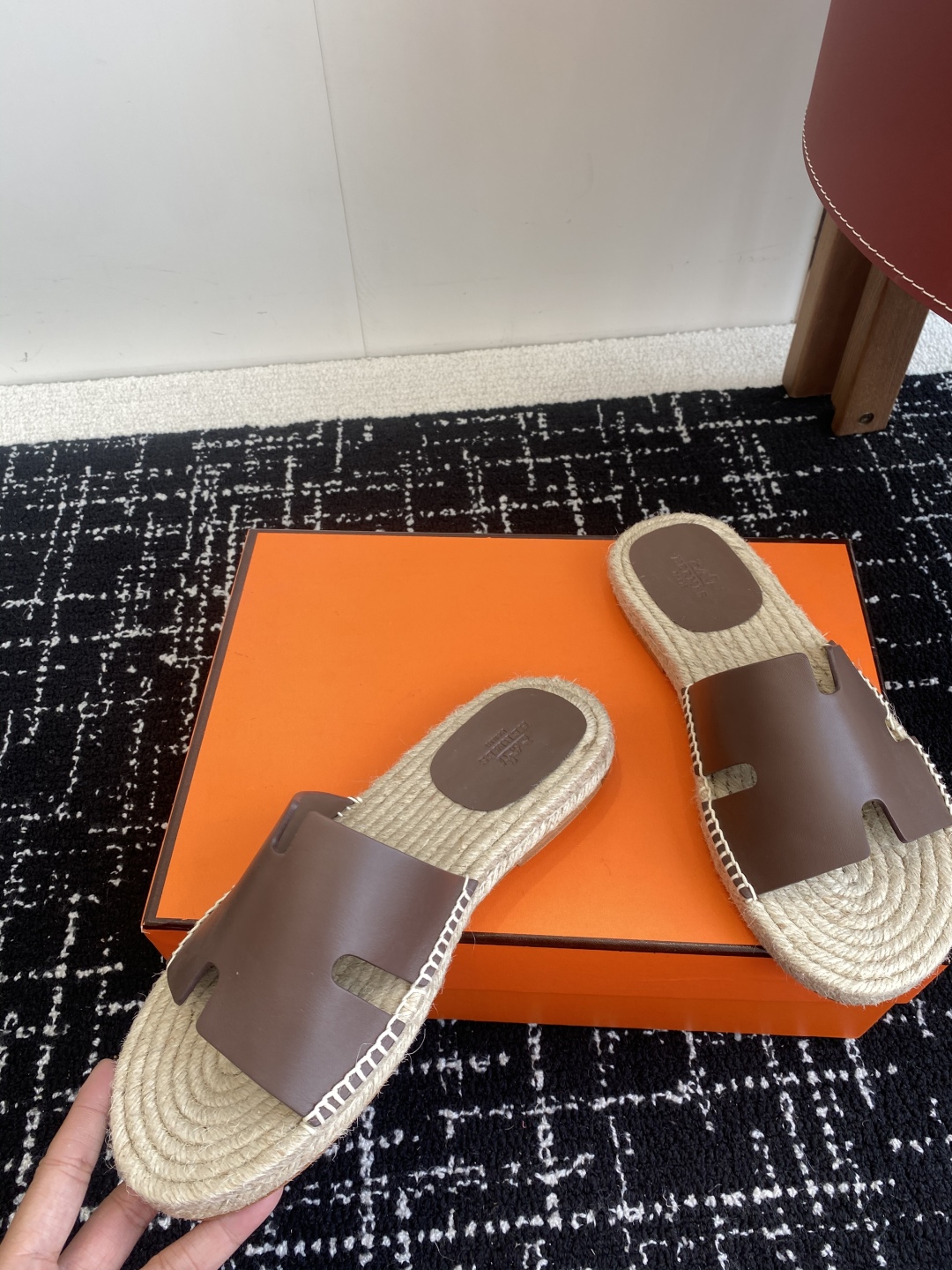代购级
Hermes  25ss爱马仕春夏经典款  男款H拖鞋

经典H拖，每个夏天必入的款式！愿望Li