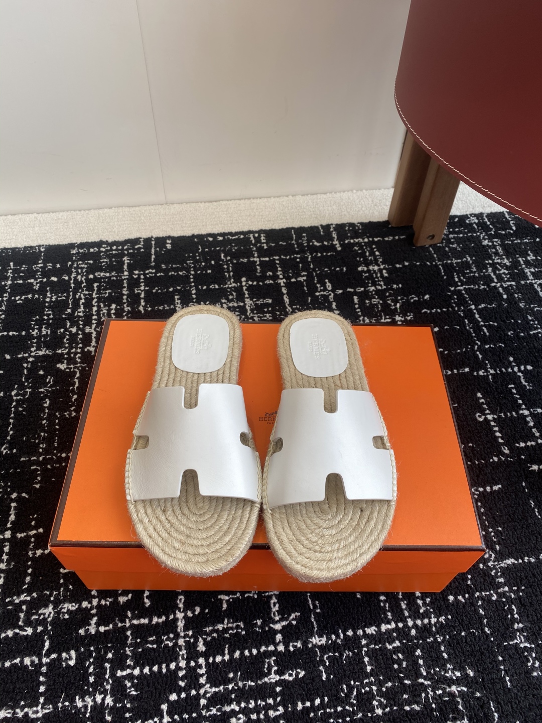 代购级
Hermes  25ss爱马仕春夏经典款  男款H拖鞋

经典H拖，每个夏天必入的款式！愿望Li