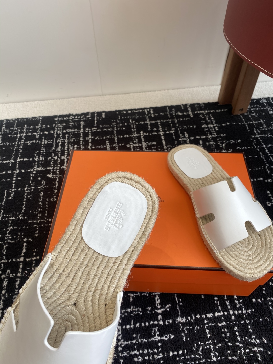 代购级
Hermes  25ss爱马仕春夏经典款  男款H拖鞋

经典H拖，每个夏天必入的款式！愿望Li