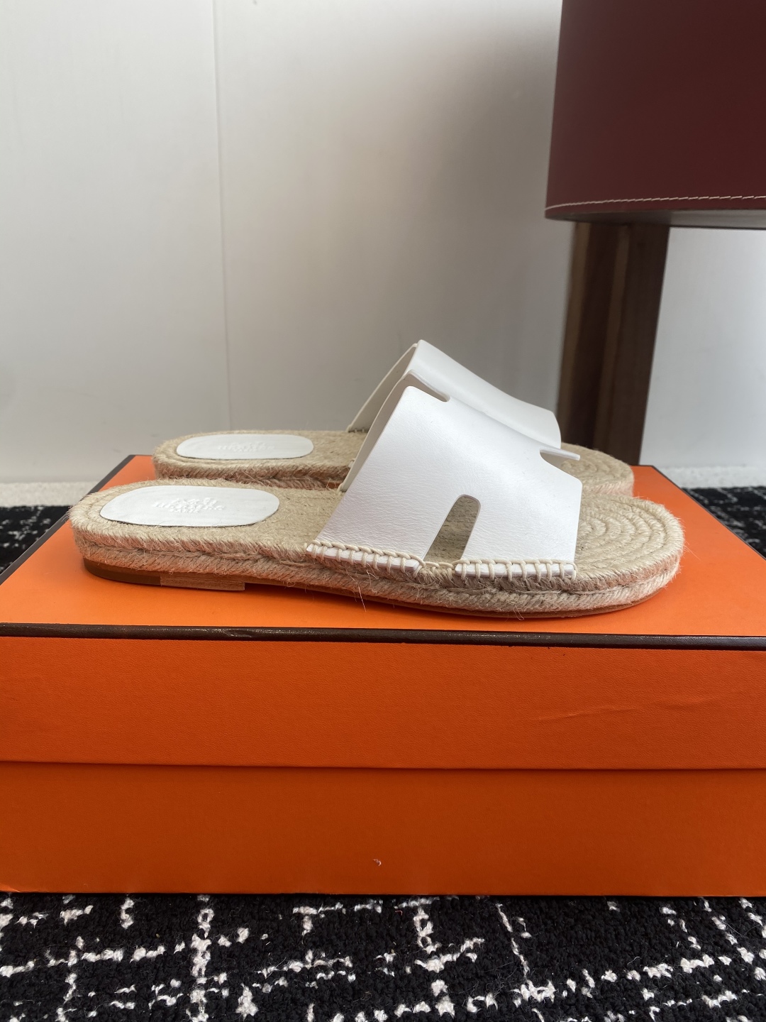 代购级
Hermes  25ss爱马仕春夏经典款  男款H拖鞋

经典H拖，每个夏天必入的款式！愿望Li