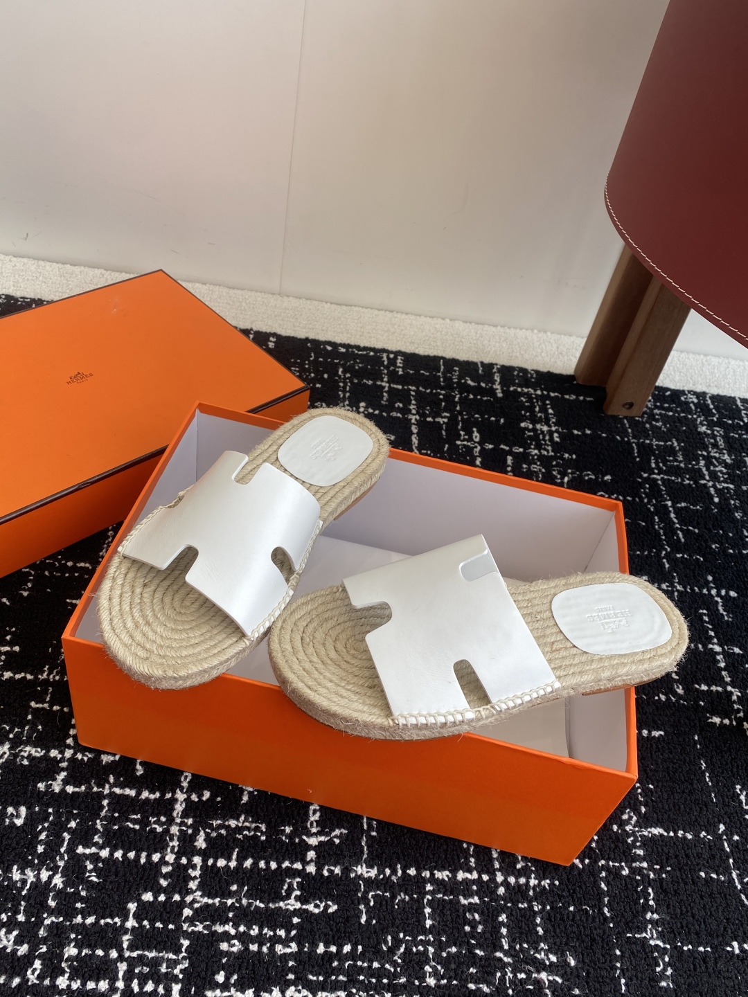 代购级
Hermes  25ss爱马仕春夏经典款  男款H拖鞋

经典H拖，每个夏天必入的款式！愿望Li