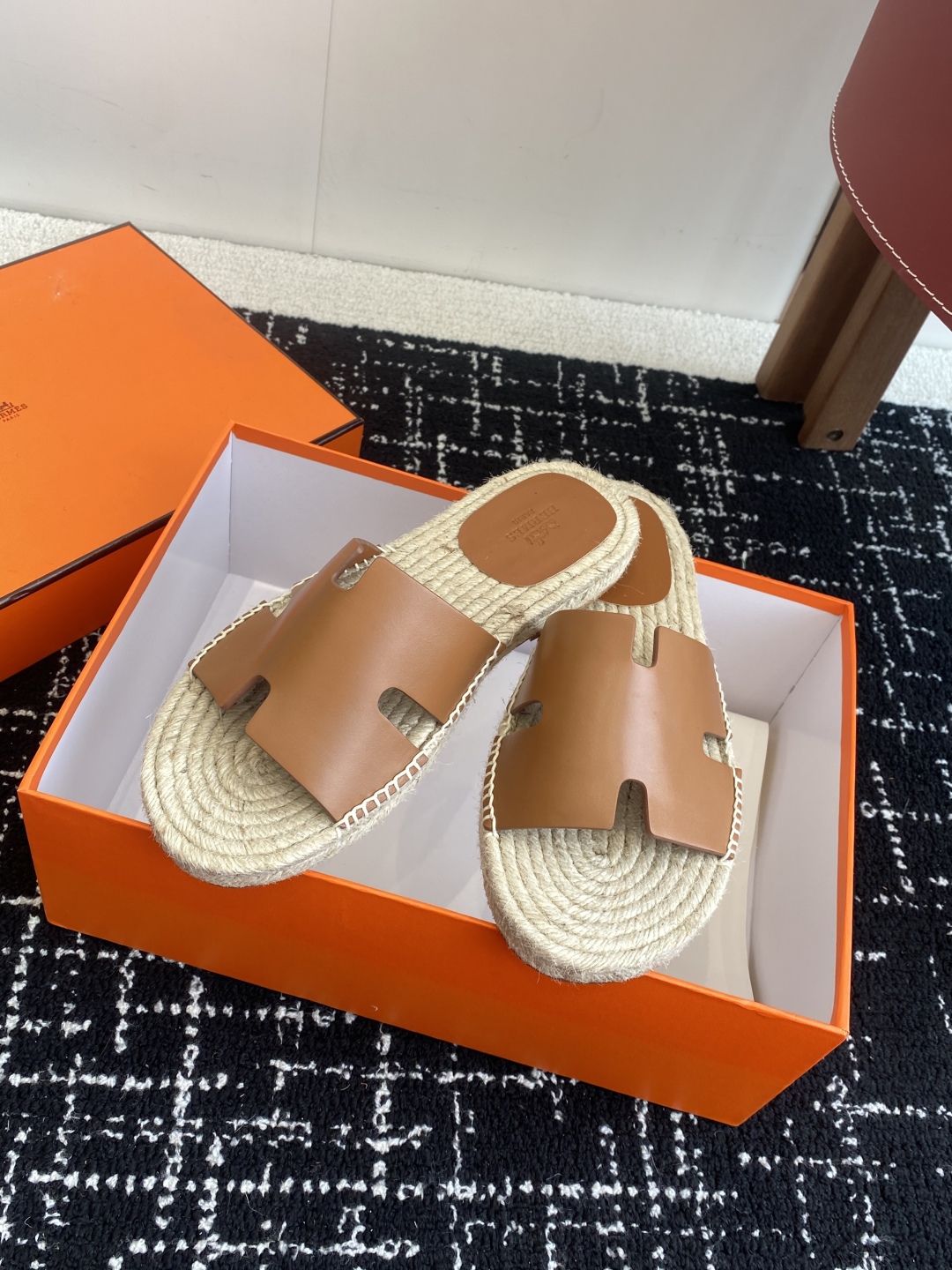 代购级
Hermes  25ss爱马仕春夏经典款  男款H拖鞋

经典H拖，每个夏天必入的款式！愿望Li