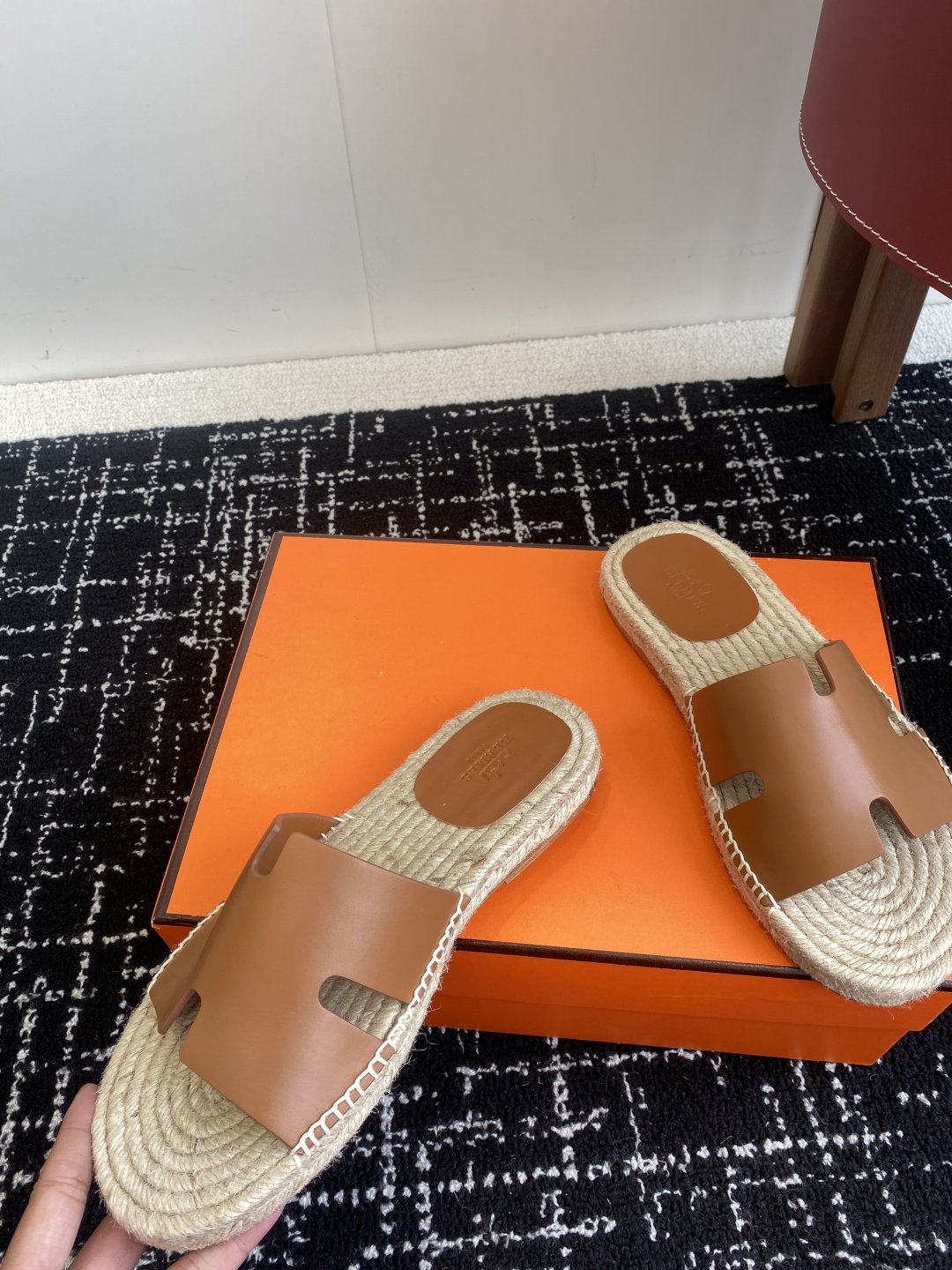 代购级
Hermes  25ss爱马仕春夏经典款  男款H拖鞋

经典H拖，每个夏天必入的款式！愿望Li