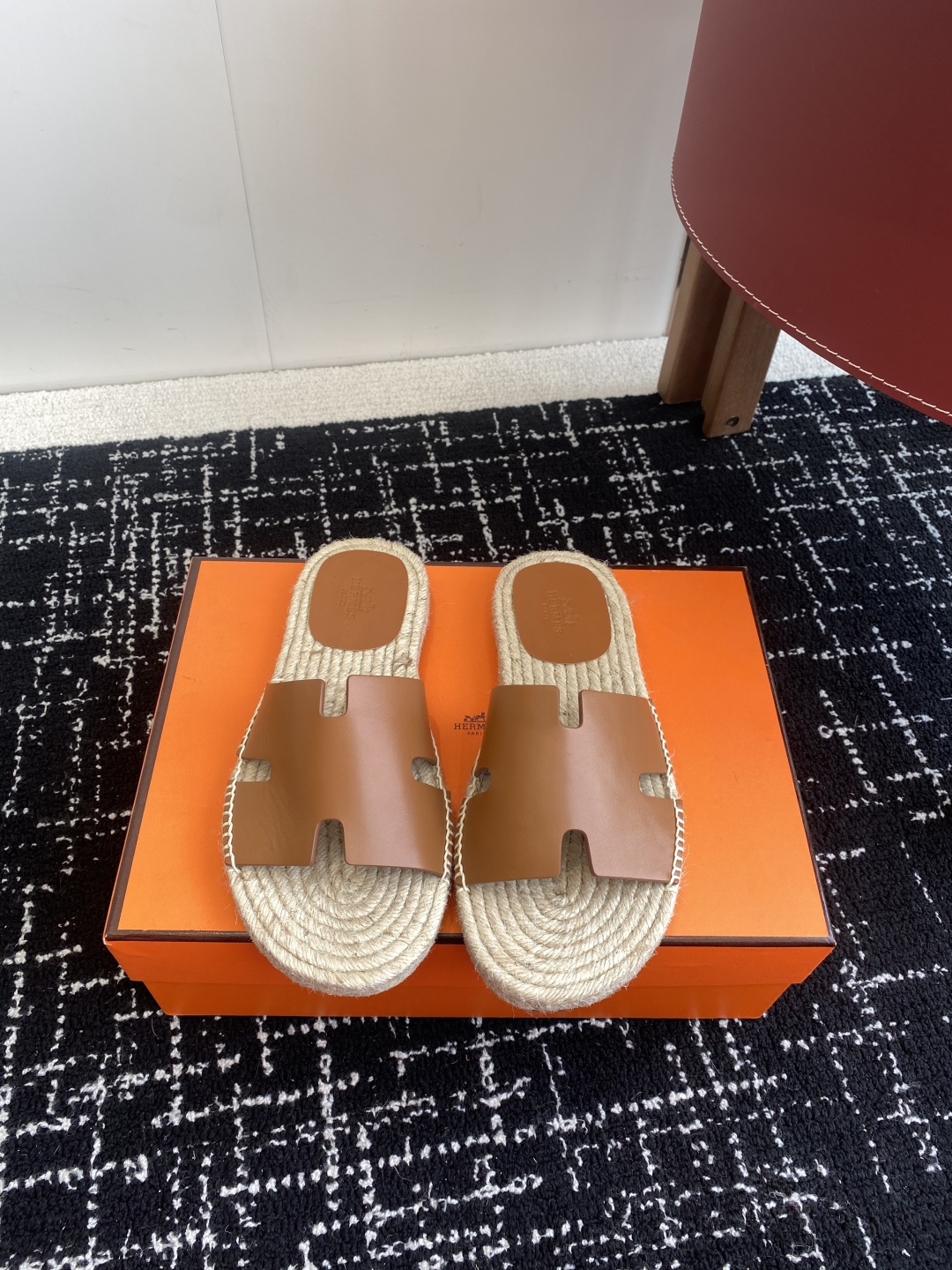 代购级
Hermes  25ss爱马仕春夏经典款  男款H拖鞋

经典H拖，每个夏天必入的款式！愿望Li