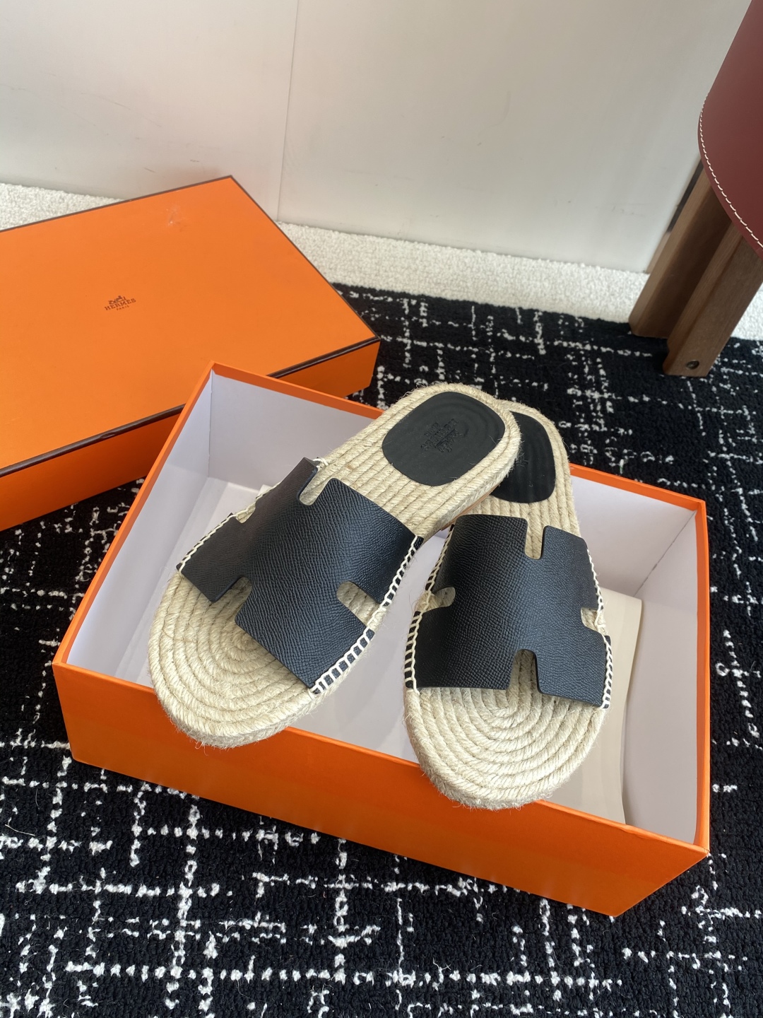 代购级
Hermes  25ss爱马仕春夏经典款  男款H拖鞋

经典H拖，每个夏天必入的款式！愿望Li