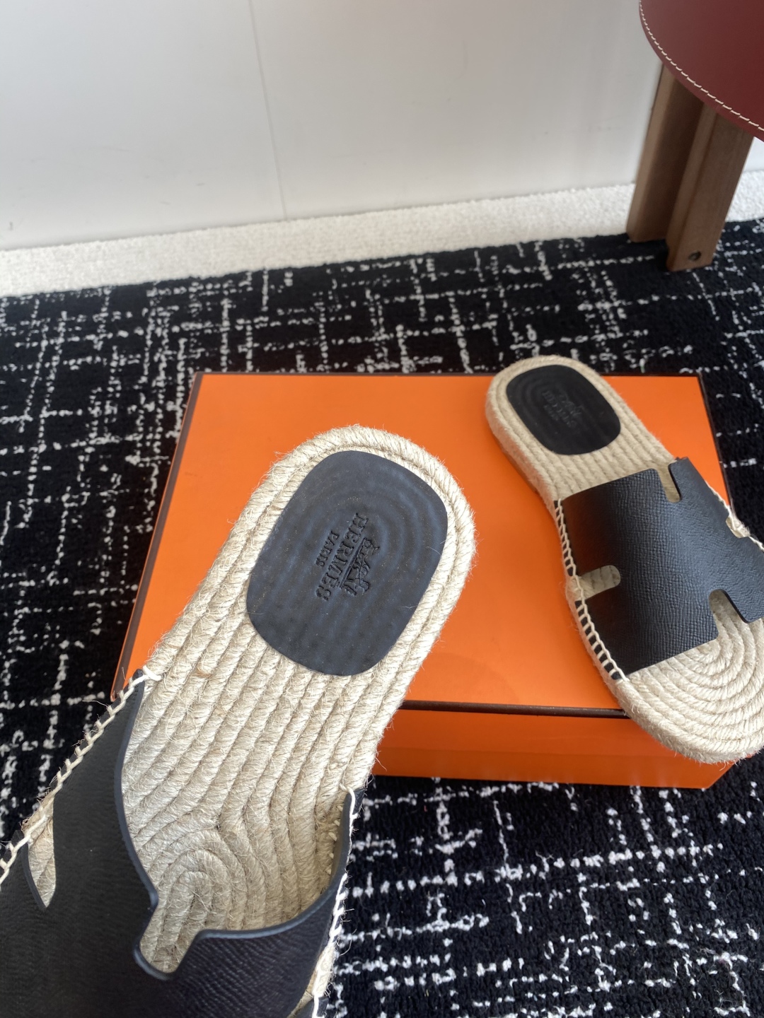 代购级
Hermes  25ss爱马仕春夏经典款  男款H拖鞋

经典H拖，每个夏天必入的款式！愿望Li