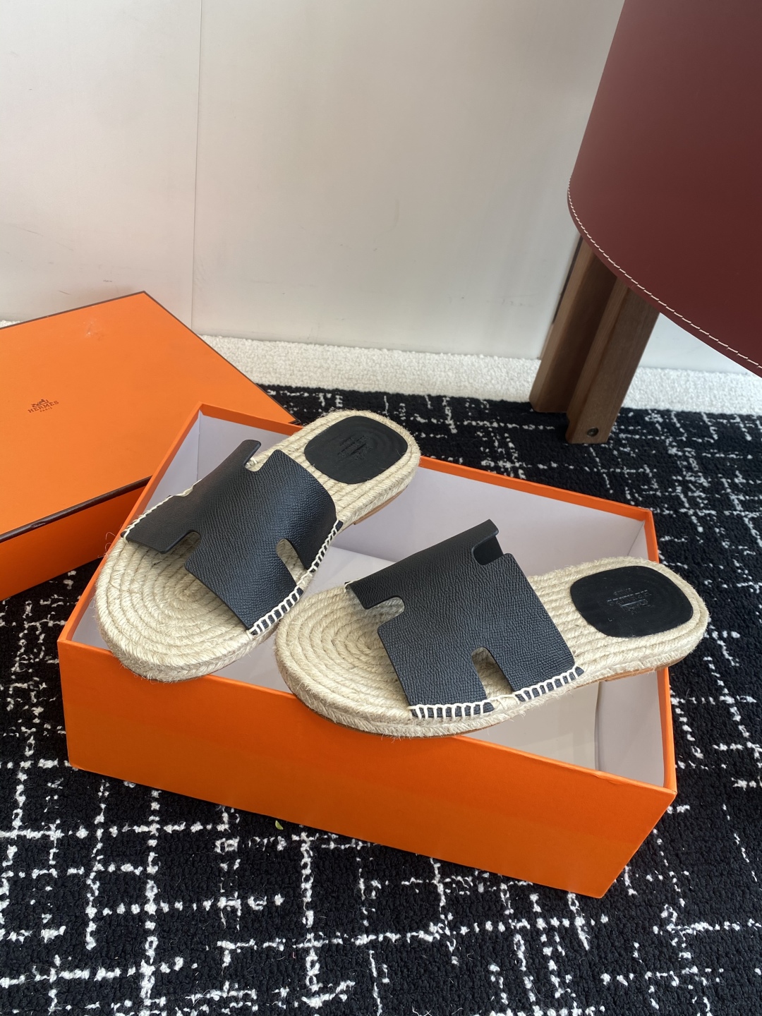 代购级
Hermes  25ss爱马仕春夏经典款  男款H拖鞋

经典H拖，每个夏天必入的款式！愿望Li
