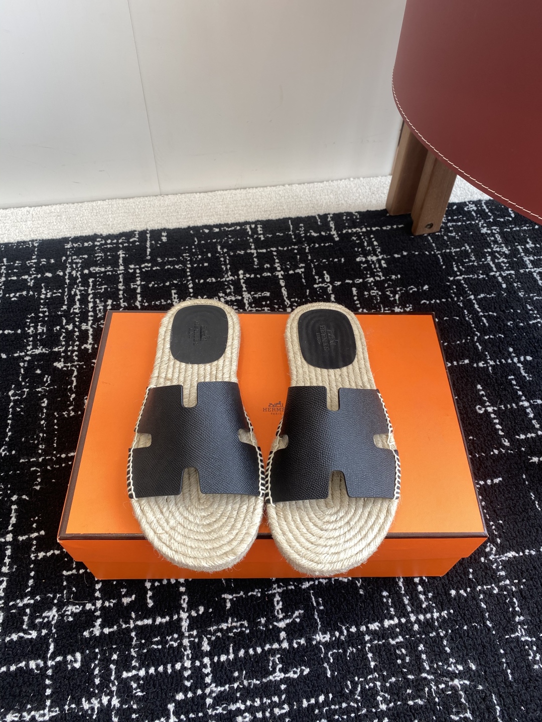 代购级
Hermes  25ss爱马仕春夏经典款  男款H拖鞋

经典H拖，每个夏天必入的款式！愿望Li