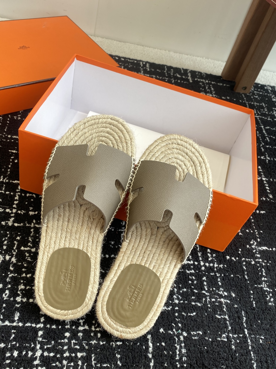 代购级
Hermes  25ss爱马仕春夏经典款  男款H拖鞋

经典H拖，每个夏天必入的款式！愿望Li