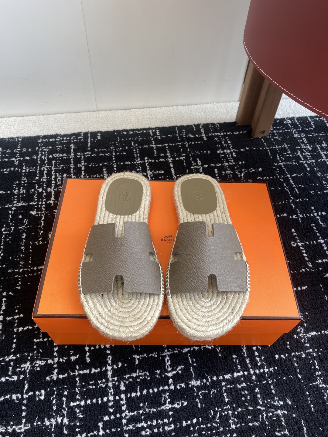 代购级
Hermes  25ss爱马仕春夏经典款  男款H拖鞋

经典H拖，每个夏天必入的款式！愿望Li