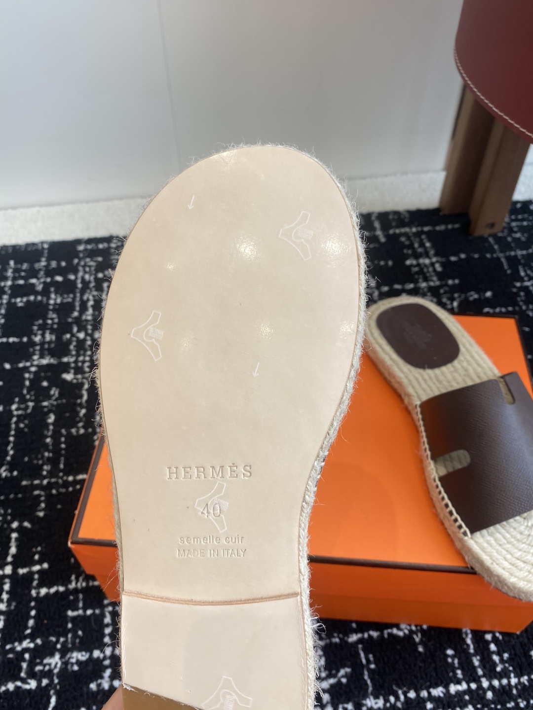 代购级
Hermes  25ss爱马仕春夏经典款  男款H拖鞋

经典H拖，每个夏天必入的款式！愿望Li