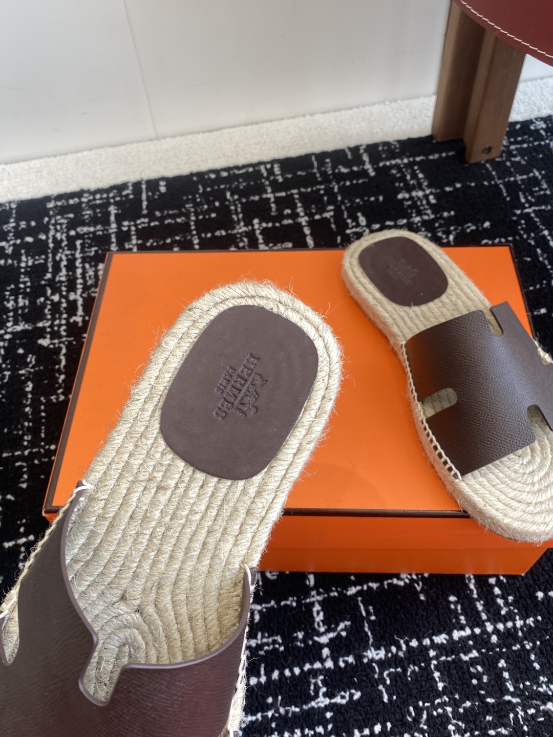 代购级
Hermes  25ss爱马仕春夏经典款  男款H拖鞋

经典H拖，每个夏天必入的款式！愿望Li