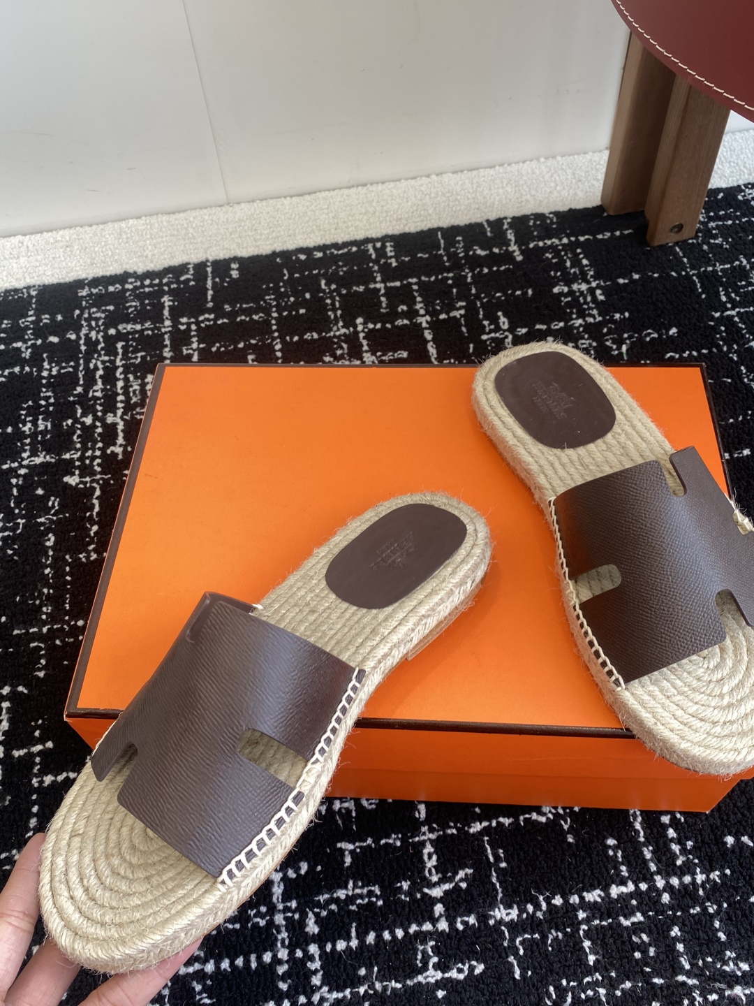 代购级
Hermes  25ss爱马仕春夏经典款  男款H拖鞋

经典H拖，每个夏天必入的款式！愿望Li