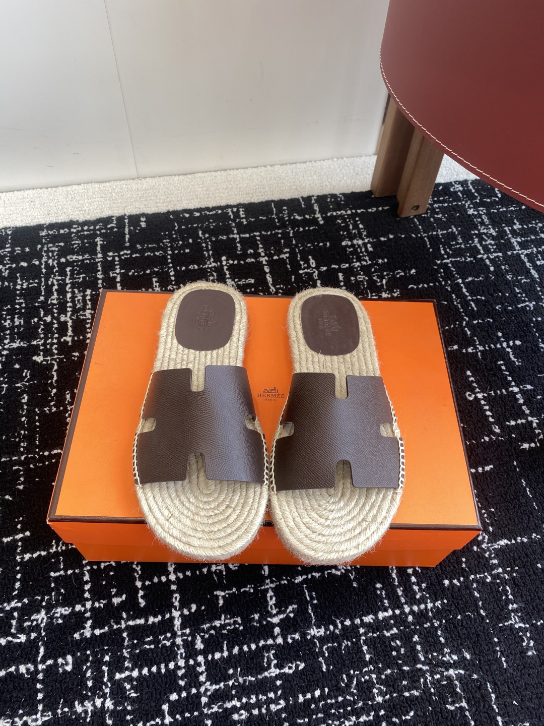 代购级
Hermes  25ss爱马仕春夏经典款  男款H拖鞋

经典H拖，每个夏天必入的款式！愿望Li