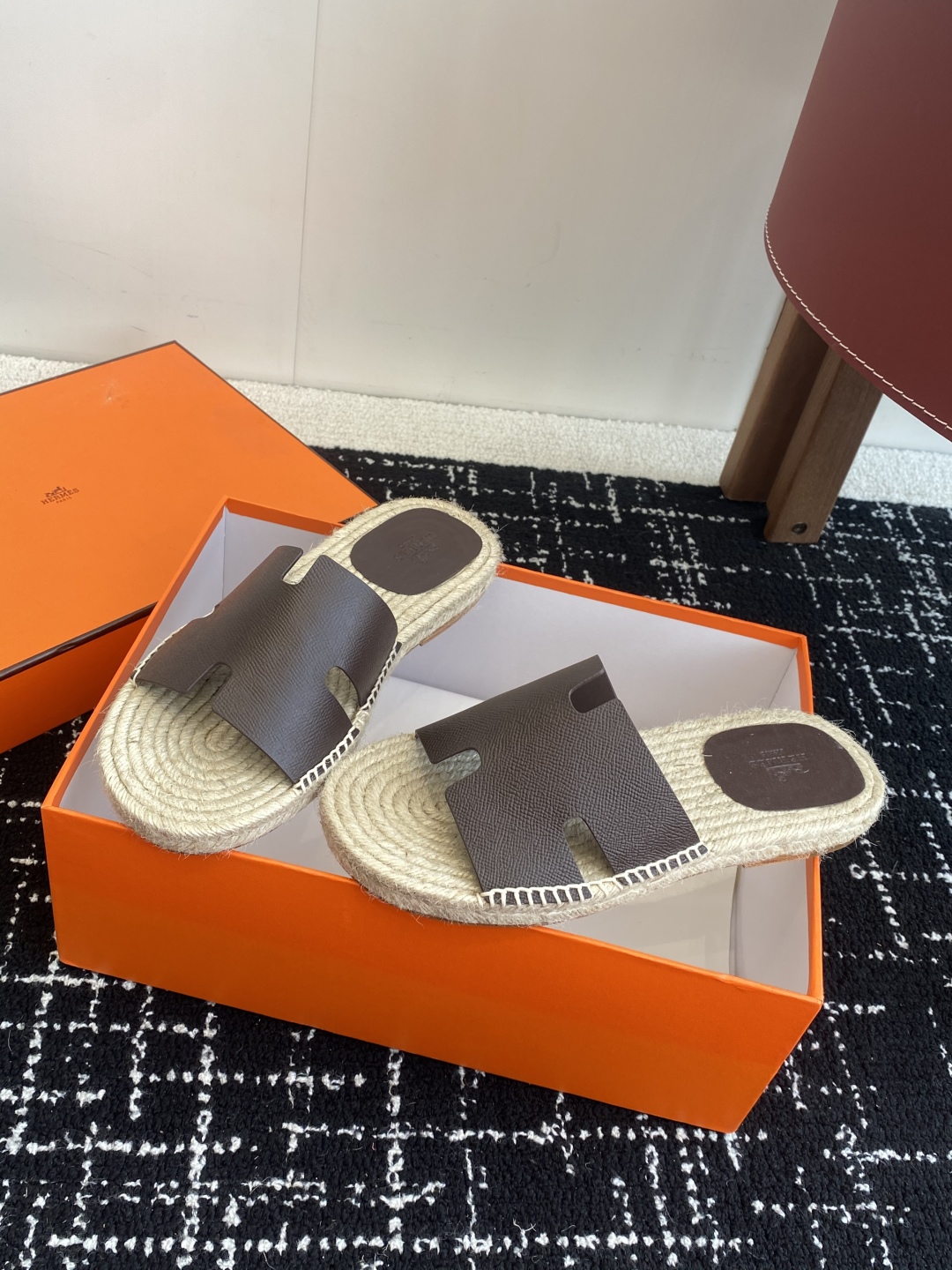 代购级
Hermes  25ss爱马仕春夏经典款  男款H拖鞋

经典H拖，每个夏天必入的款式！愿望Li