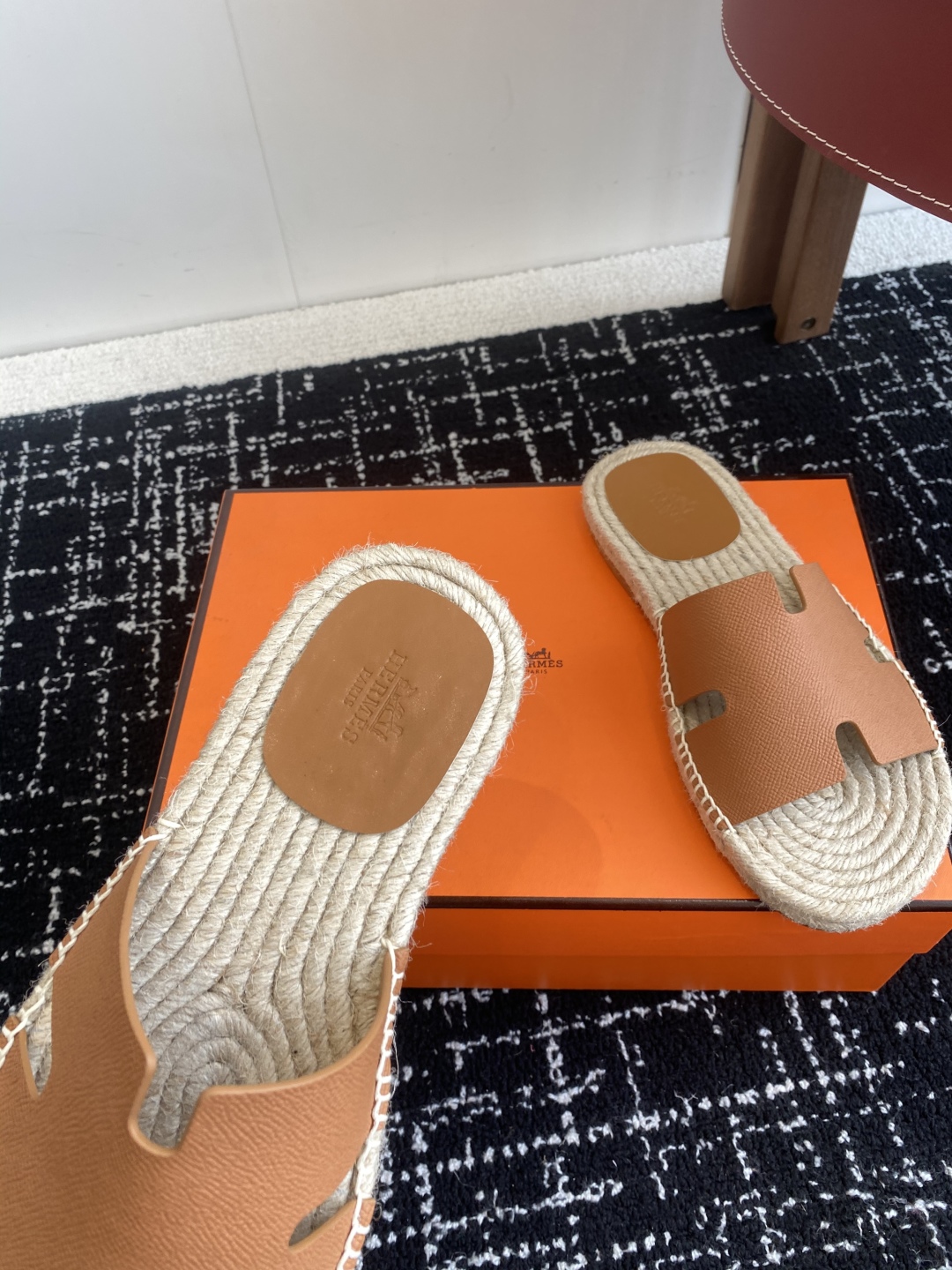 代购级
Hermes  25ss爱马仕春夏经典款  男款H拖鞋

经典H拖，每个夏天必入的款式！愿望Li