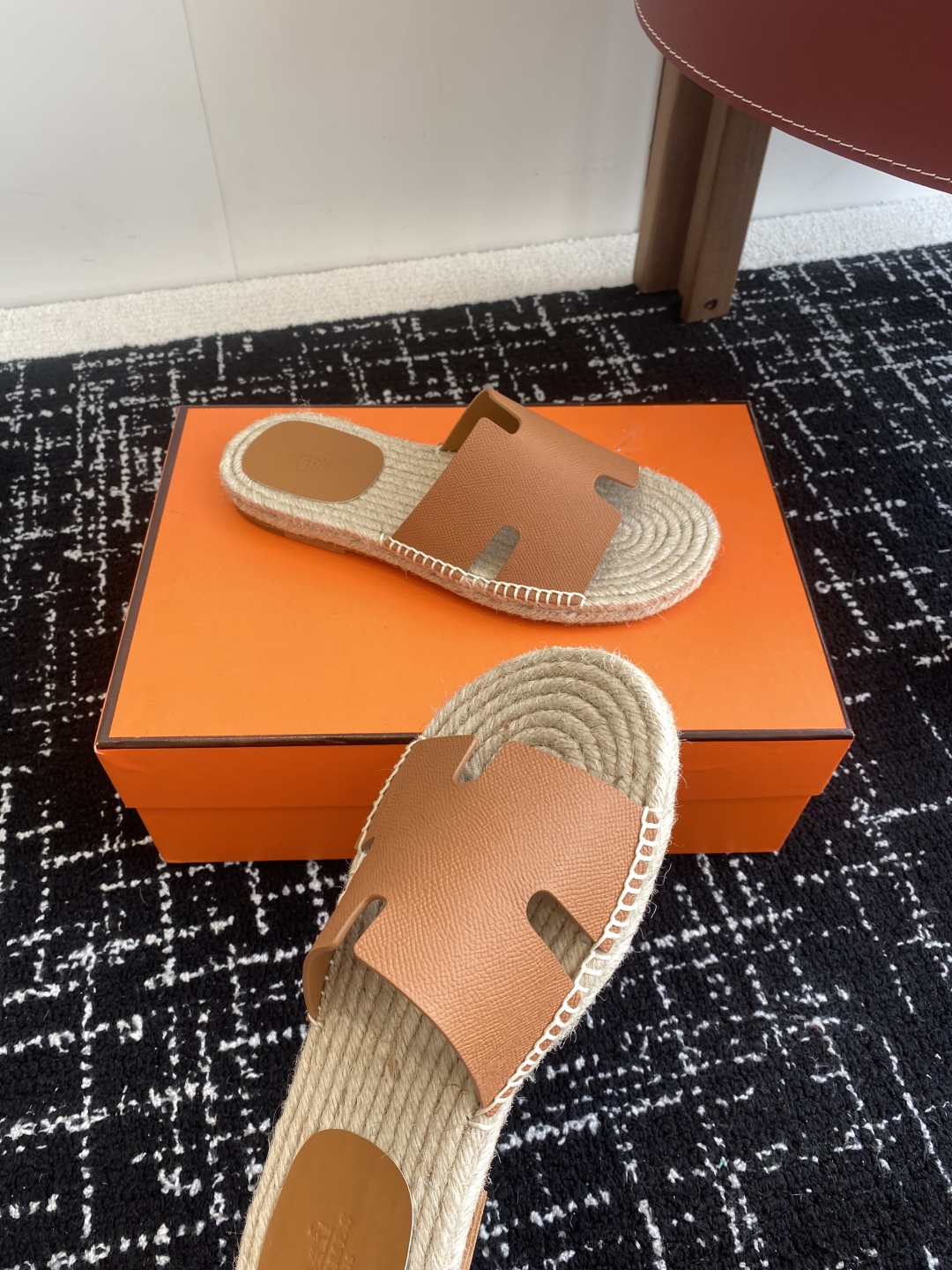 代购级
Hermes  25ss爱马仕春夏经典款  男款H拖鞋

经典H拖，每个夏天必入的款式！愿望Li