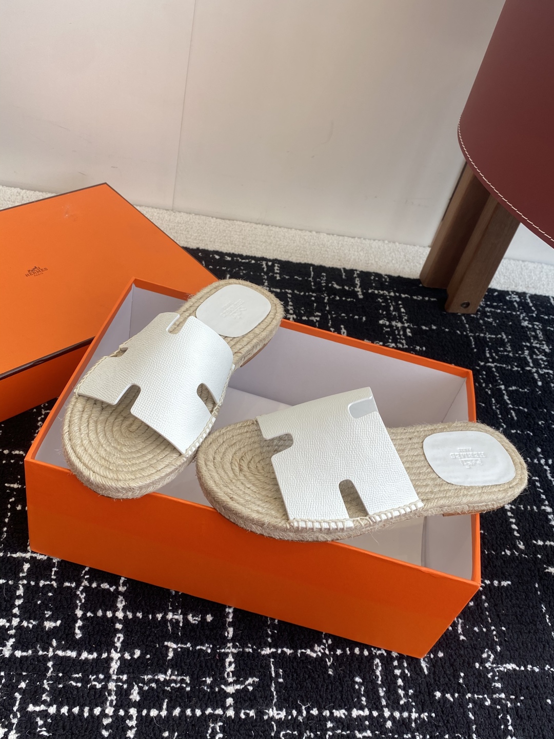 代购级
Hermes  25ss爱马仕春夏经典款  男款H拖鞋

经典H拖，每个夏天必入的款式！愿望Li