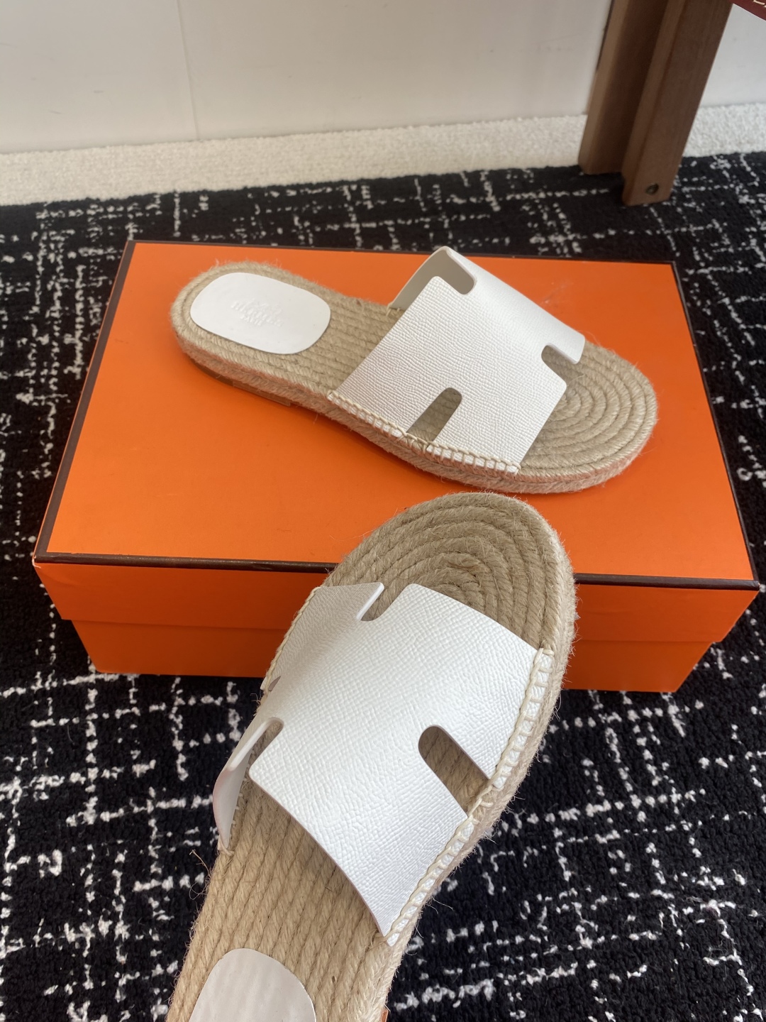 代购级
Hermes  25ss爱马仕春夏经典款  男款H拖鞋

经典H拖，每个夏天必入的款式！愿望Li