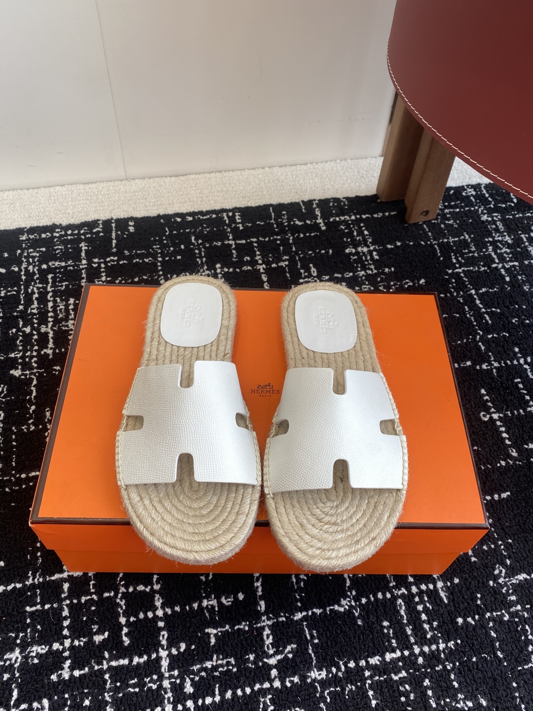 代购级
Hermes  25ss爱马仕春夏经典款  男款H拖鞋

经典H拖，每个夏天必入的款式！愿望Li