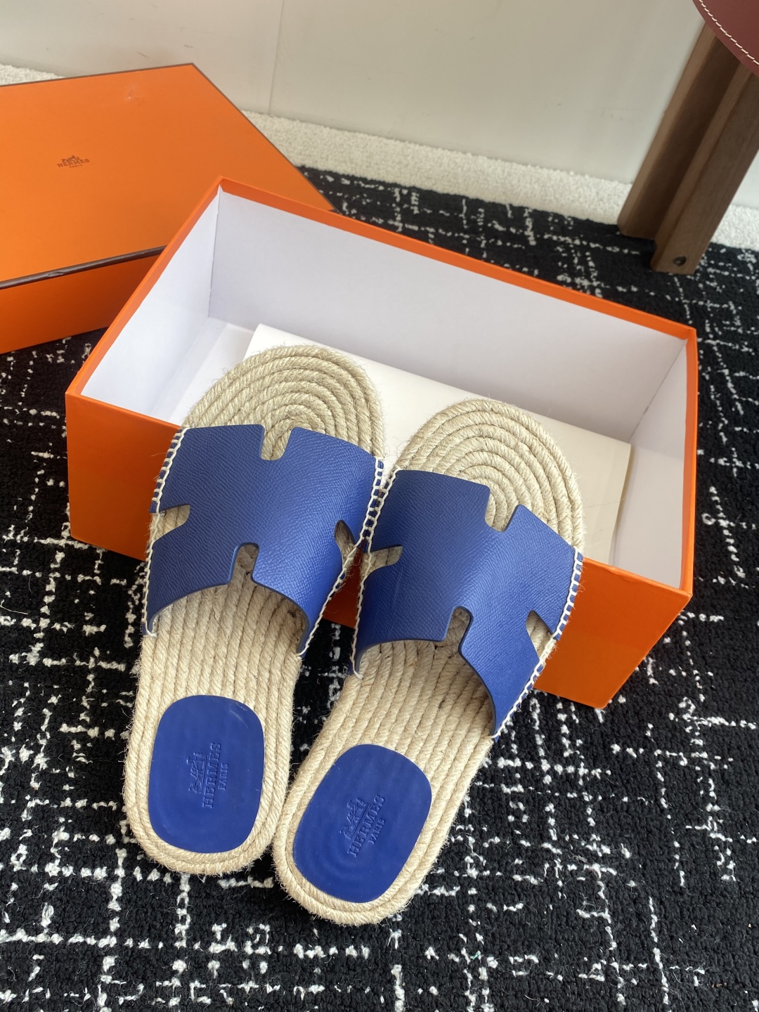 代购级
Hermes  25ss爱马仕春夏经典款  男款H拖鞋

经典H拖，每个夏天必入的款式！愿望Li