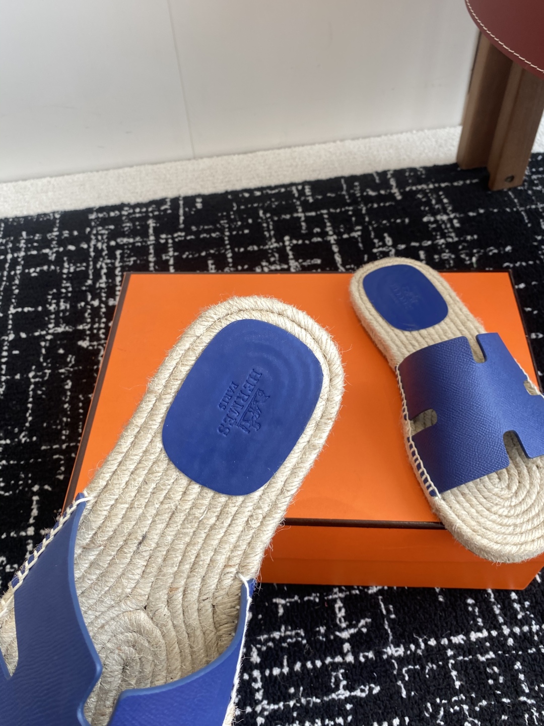 代购级
Hermes  25ss爱马仕春夏经典款  男款H拖鞋

经典H拖，每个夏天必入的款式！愿望Li