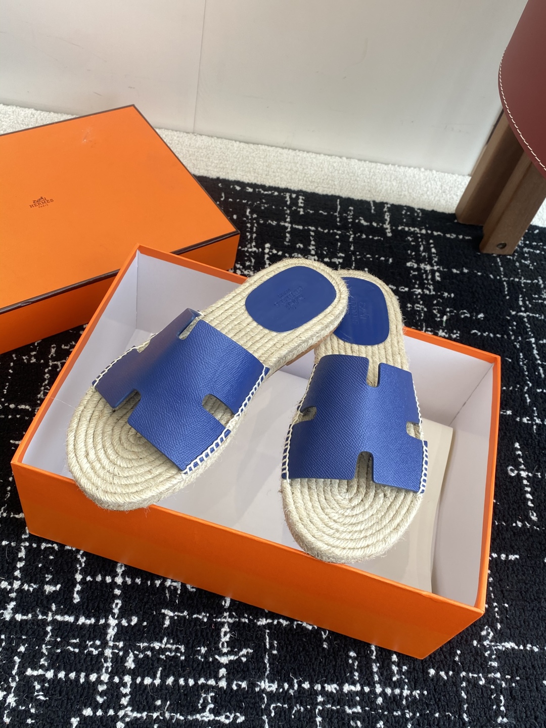 代购级
Hermes  25ss爱马仕春夏经典款  男款H拖鞋

经典H拖，每个夏天必入的款式！愿望Li