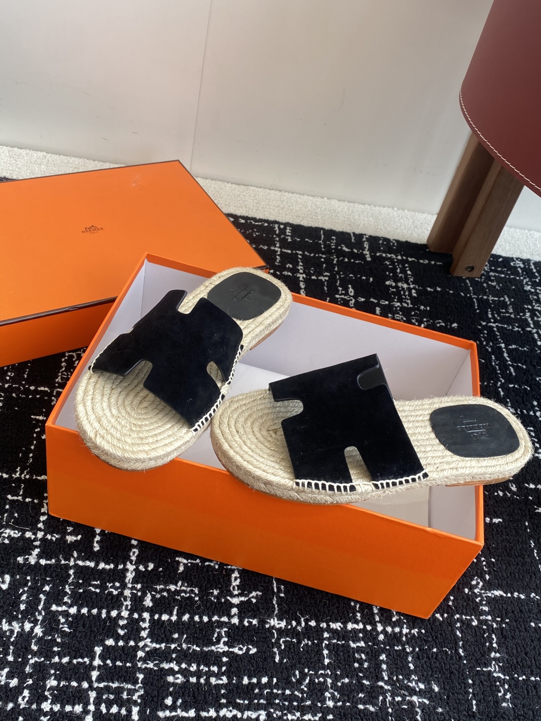 代购级
Hermes  25ss爱马仕春夏经典款  男款H拖鞋

经典H拖，每个夏天必入的款式！愿望Li