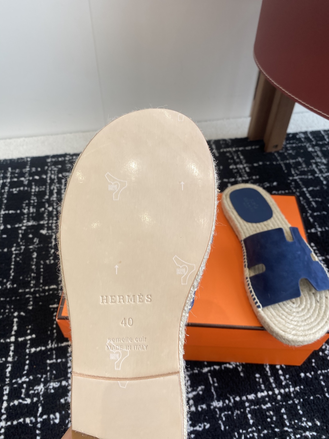 代购级
Hermes  25ss爱马仕春夏经典款  男款H拖鞋

经典H拖，每个夏天必入的款式！愿望Li