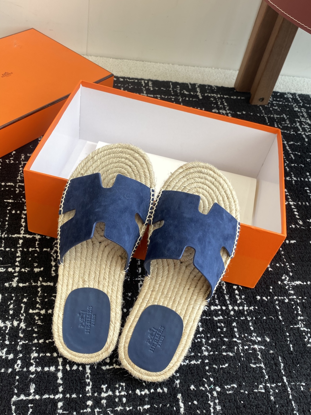 代购级
Hermes  25ss爱马仕春夏经典款  男款H拖鞋

经典H拖，每个夏天必入的款式！愿望Li