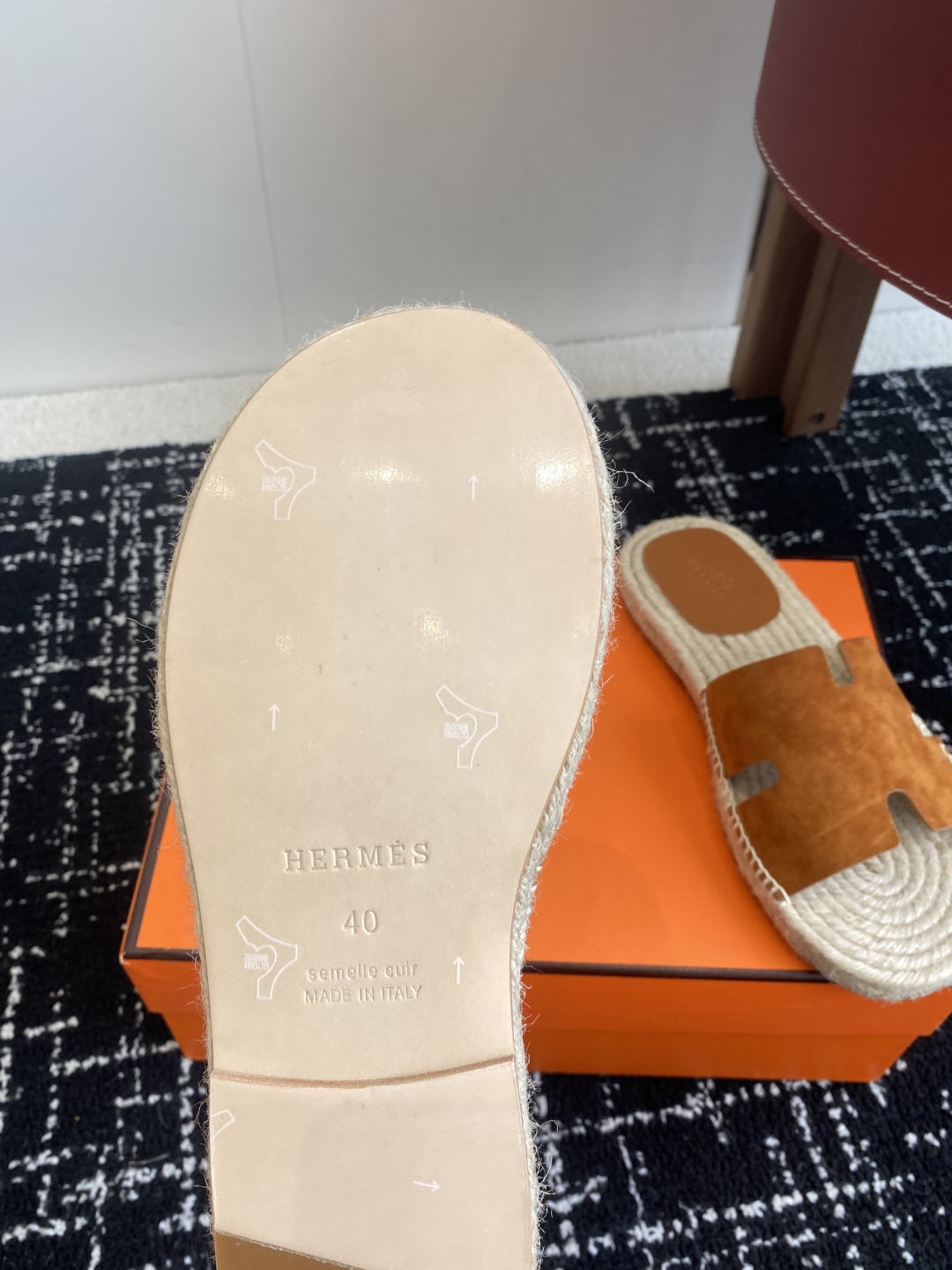 代购级
Hermes  25ss爱马仕春夏经典款  男款H拖鞋

经典H拖，每个夏天必入的款式！愿望Li