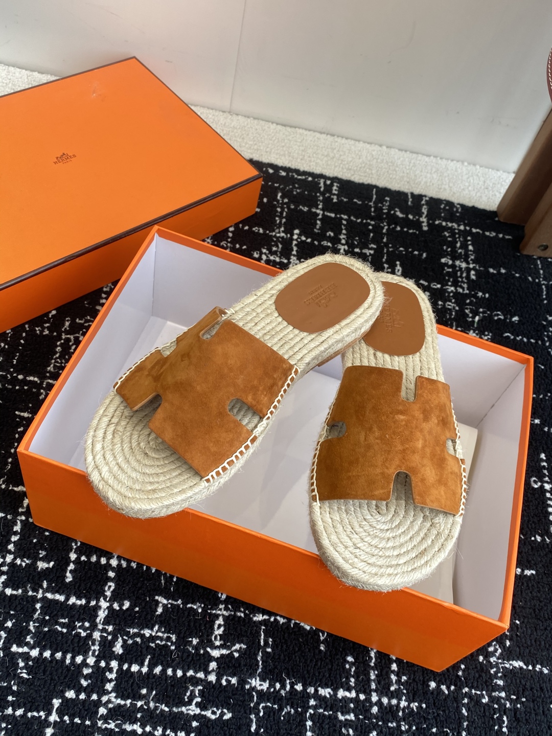 代购级
Hermes  25ss爱马仕春夏经典款  男款H拖鞋

经典H拖，每个夏天必入的款式！愿望Li