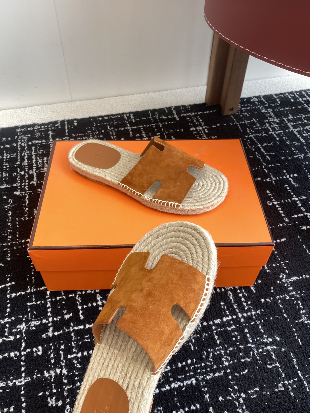 代购级
Hermes  25ss爱马仕春夏经典款  男款H拖鞋

经典H拖，每个夏天必入的款式！愿望Li