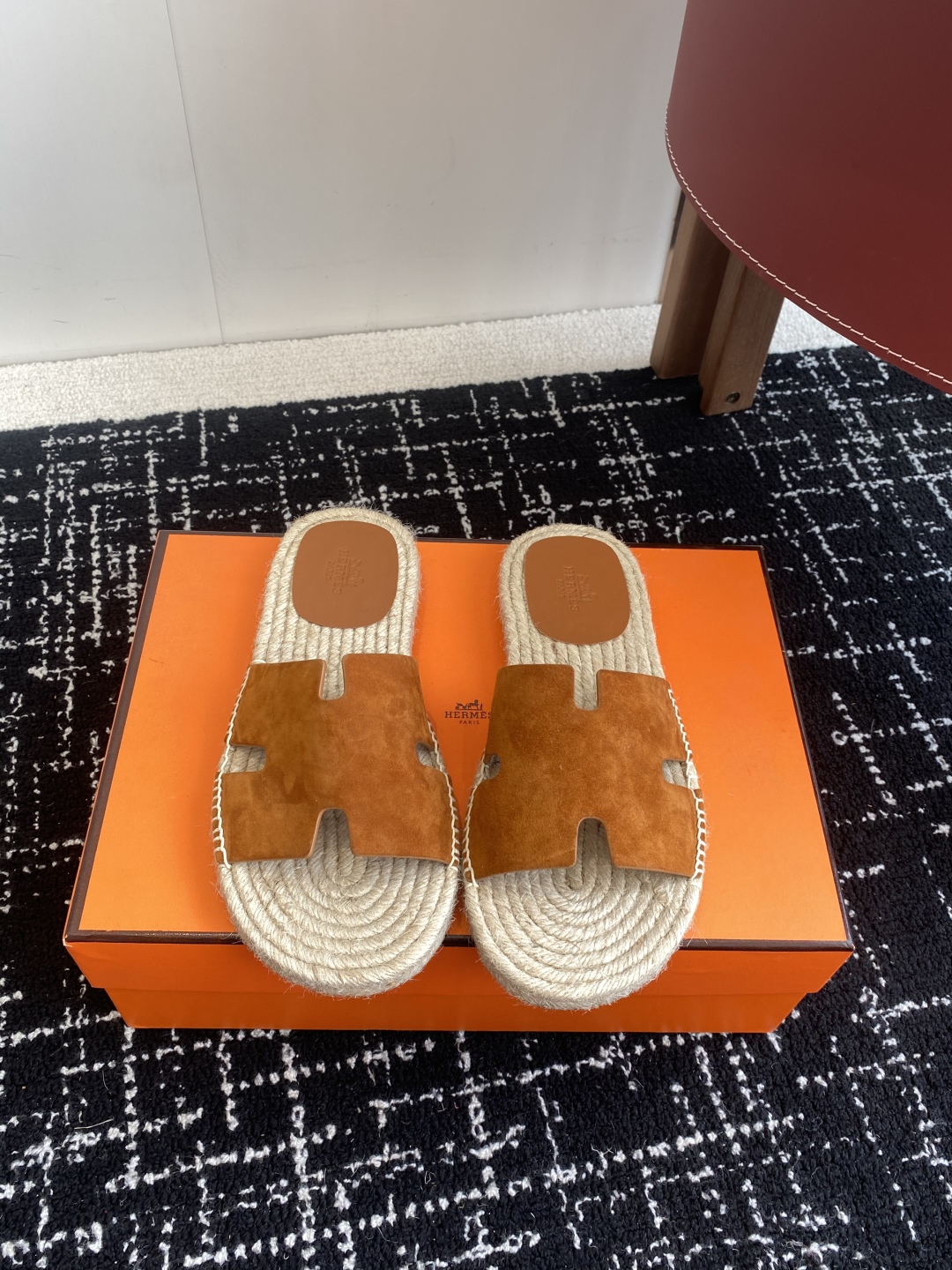 代购级
Hermes  25ss爱马仕春夏经典款  男款H拖鞋

经典H拖，每个夏天必入的款式！愿望Li