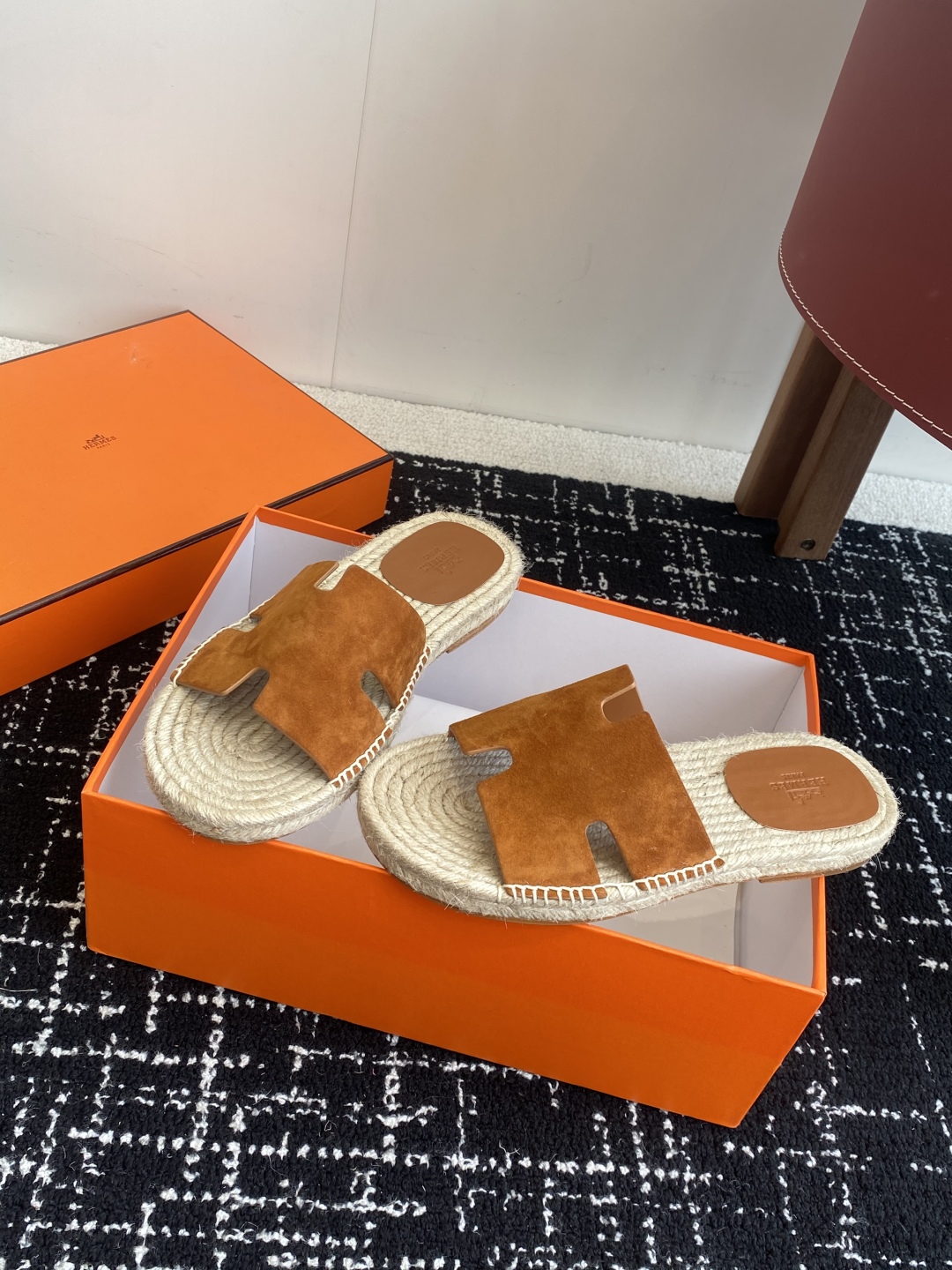 代购级
Hermes  25ss爱马仕春夏经典款  男款H拖鞋

经典H拖，每个夏天必入的款式！愿望Li
