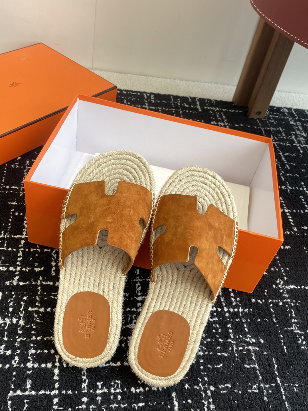 代购级
Hermes  25ss爱马仕春夏经典款  男款H拖鞋

经典H拖，每个夏天必入的款式！愿望Li
