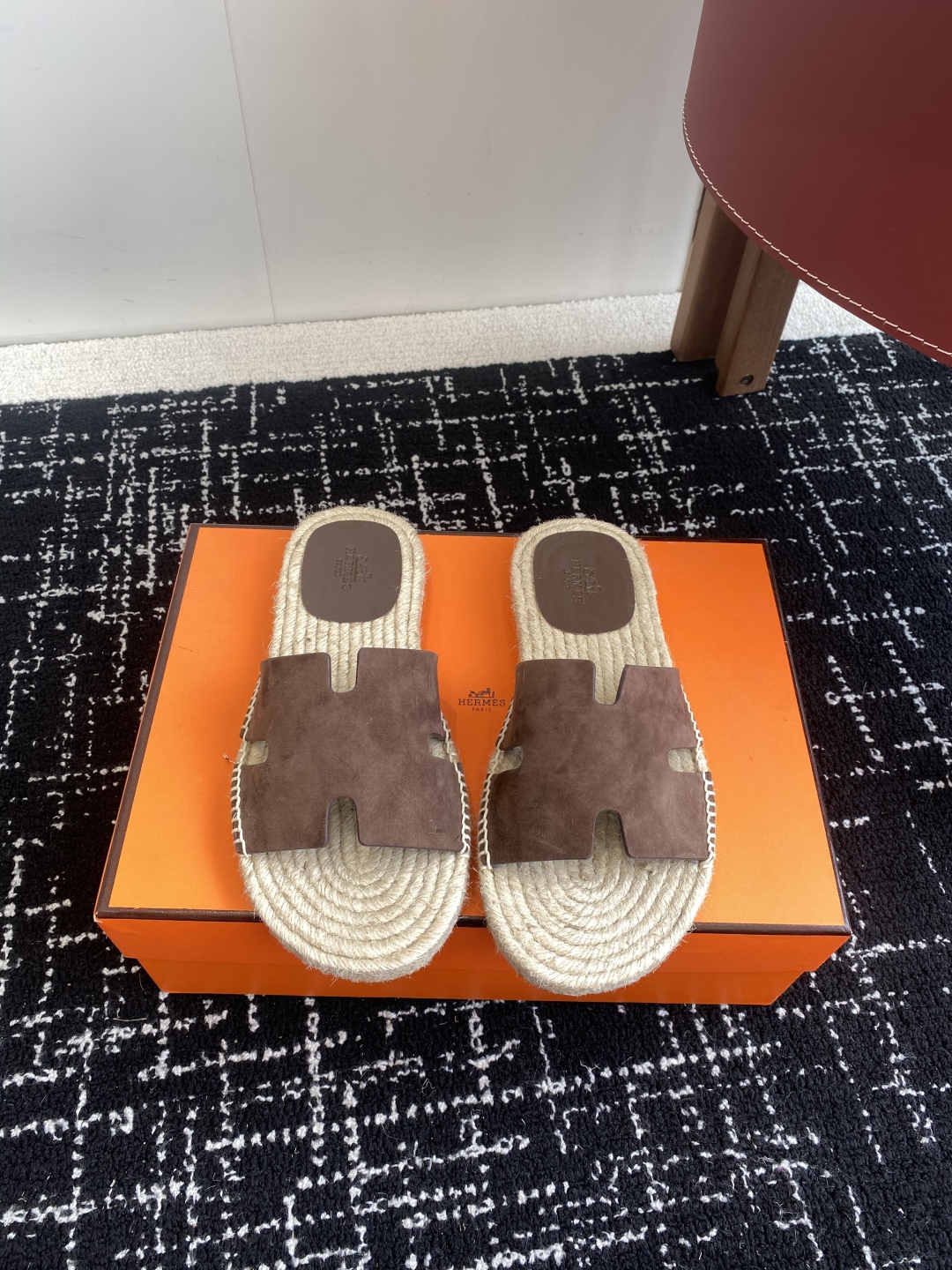 代购级
Hermes  25ss爱马仕春夏经典款  男款H拖鞋

经典H拖，每个夏天必入的款式！愿望Li