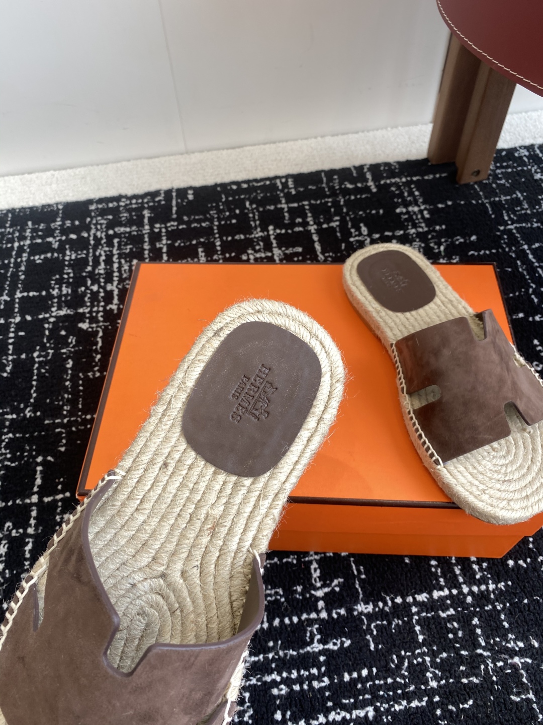 代购级
Hermes  25ss爱马仕春夏经典款  男款H拖鞋

经典H拖，每个夏天必入的款式！愿望Li