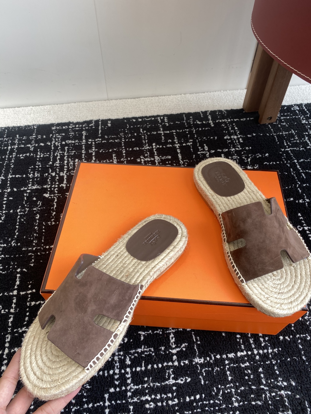 代购级
Hermes  25ss爱马仕春夏经典款  男款H拖鞋

经典H拖，每个夏天必入的款式！愿望Li