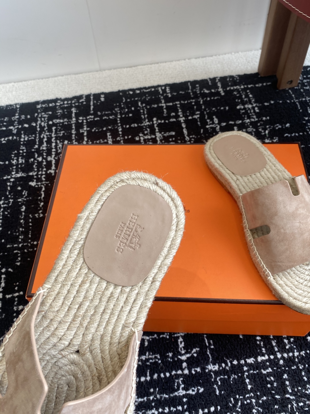 代购级
Hermes  25ss爱马仕春夏经典款  男款H拖鞋

经典H拖，每个夏天必入的款式！愿望Li