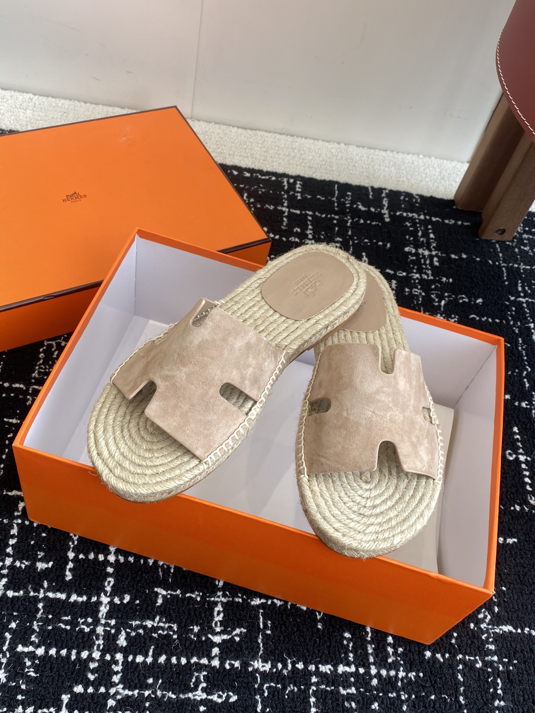 代购级
Hermes  25ss爱马仕春夏经典款  男款H拖鞋

经典H拖，每个夏天必入的款式！愿望Li