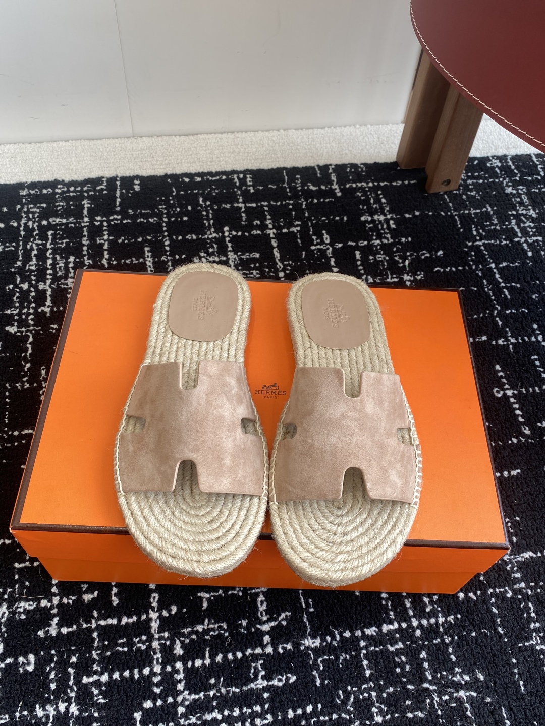 代购级
Hermes  25ss爱马仕春夏经典款  男款H拖鞋

经典H拖，每个夏天必入的款式！愿望Li