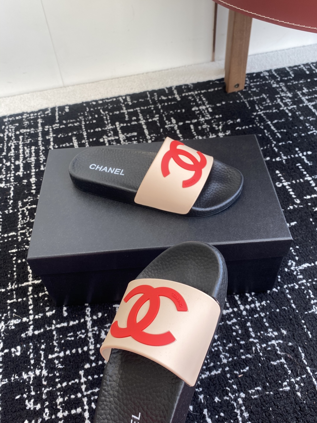 代购级
CHANEL 25ss 春夏沙滩拖鞋 系列 香奈儿 国内国外专柜断货王，找遍国内专柜心心念念终于