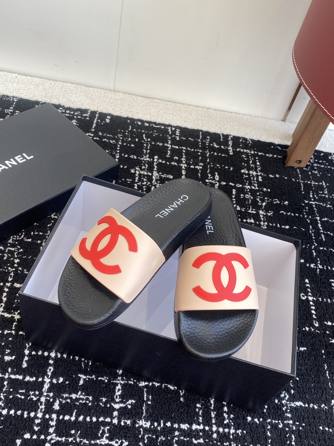 代购级
CHANEL 25ss 春夏沙滩拖鞋 系列 香奈儿 国内国外专柜断货王，找遍国内专柜心心念念终于